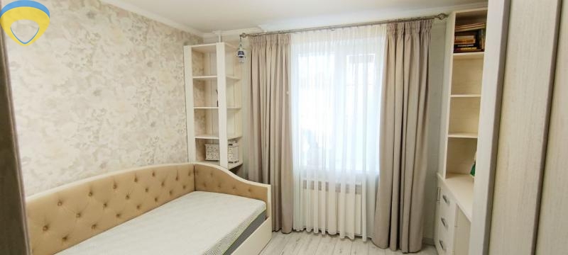 продажа трехкомнатной квартиры номер A-174789 в Малиновском районе, фото номер 3
